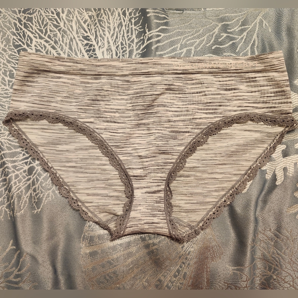 Victoria Secret 2015 Hip Hugger Panty in Marled Gray size Small